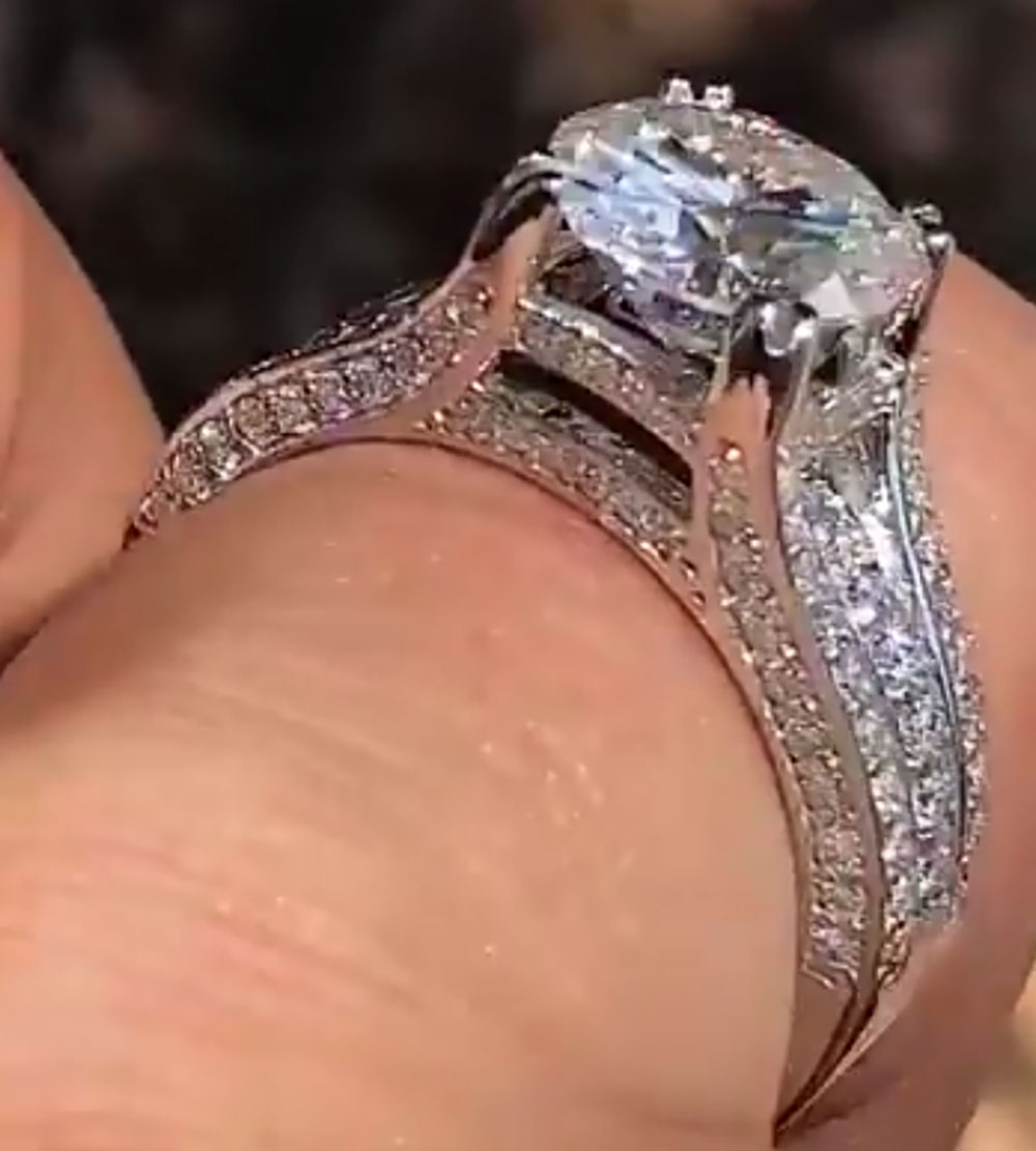 Benutzerdefinierter Ring aus m – Moissanite Engagement Ring 1 Carat Bewertung und Preis