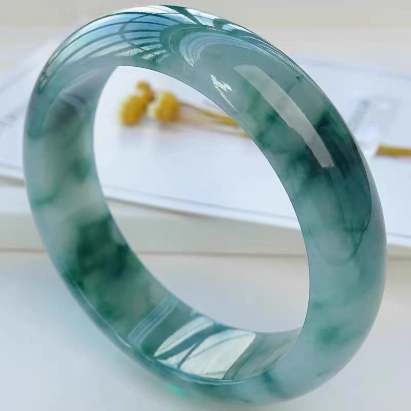 Eis-Jadeit-Armband aus Myanmar – Bracelets Bewertung und Preis