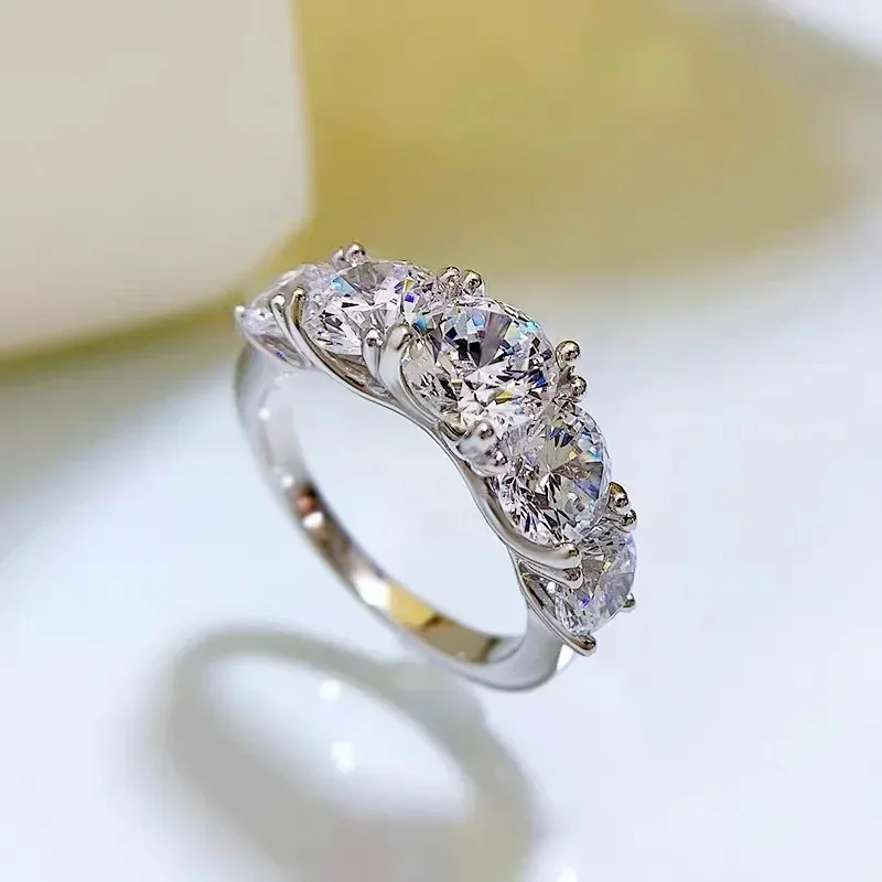 Luxuriöser Ehering aus 18 Kara – Moissanite Engagement Ring 1 Carat Bewertung und Preis