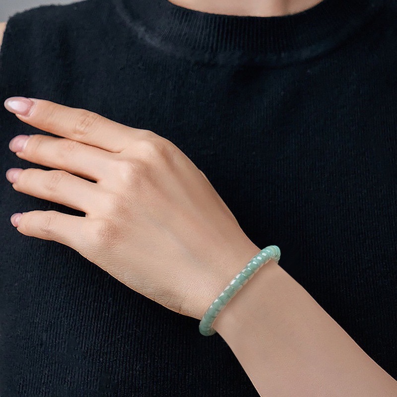 Natürlicher Jadeit der Klasse  – Bracelets Bewertung und Preis