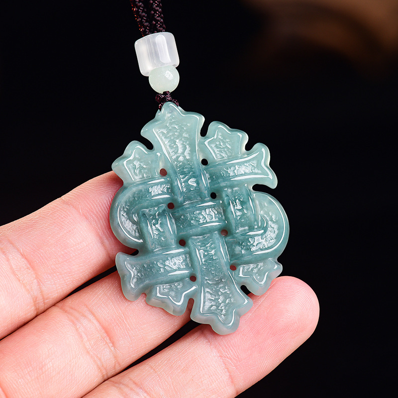 Natürlicher Burmesischer Jadei – Necklaces Bewertung und Preis